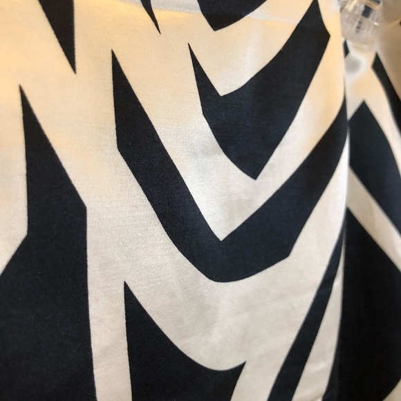 Bold Print Skirt - Picture 5 of 5